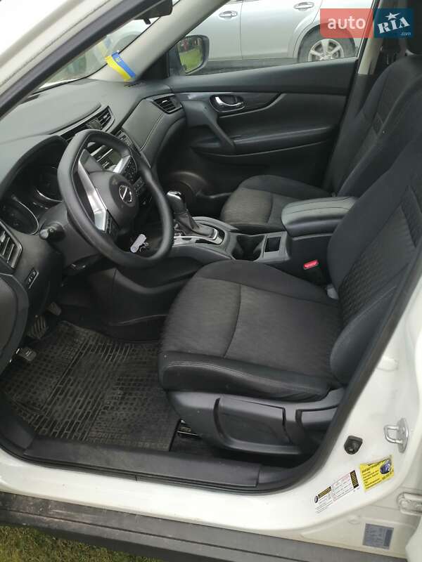 Внедорожник / Кроссовер Nissan Rogue 2017 в Черкассах