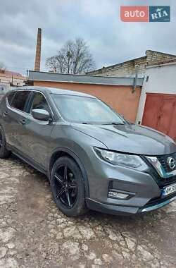 Позашляховик / Кросовер Nissan Rogue 2017 в 