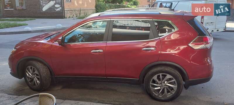 Позашляховик / Кросовер Nissan Rogue 2015 в Полтаві