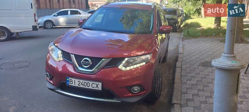 Позашляховик / Кросовер Nissan Rogue 2015 в Полтаві
