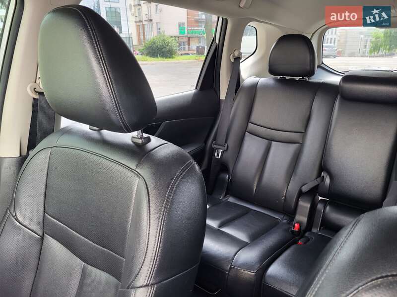 Внедорожник / Кроссовер Nissan Rogue 2017 в Тернополе
