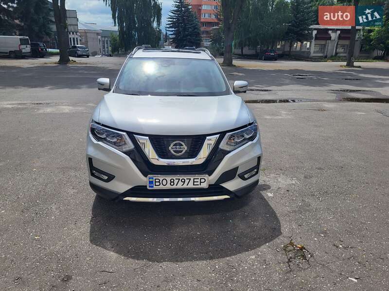 Внедорожник / Кроссовер Nissan Rogue 2017 в Тернополе