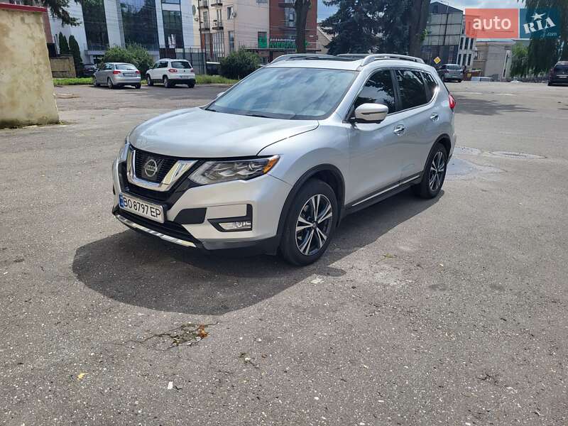 Внедорожник / Кроссовер Nissan Rogue 2017 в Тернополе