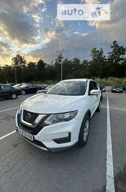 Внедорожник / Кроссовер Nissan Rogue 2017 в Киеве