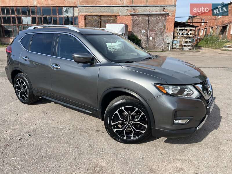 Внедорожник / Кроссовер Nissan Rogue 2017 в Чернигове