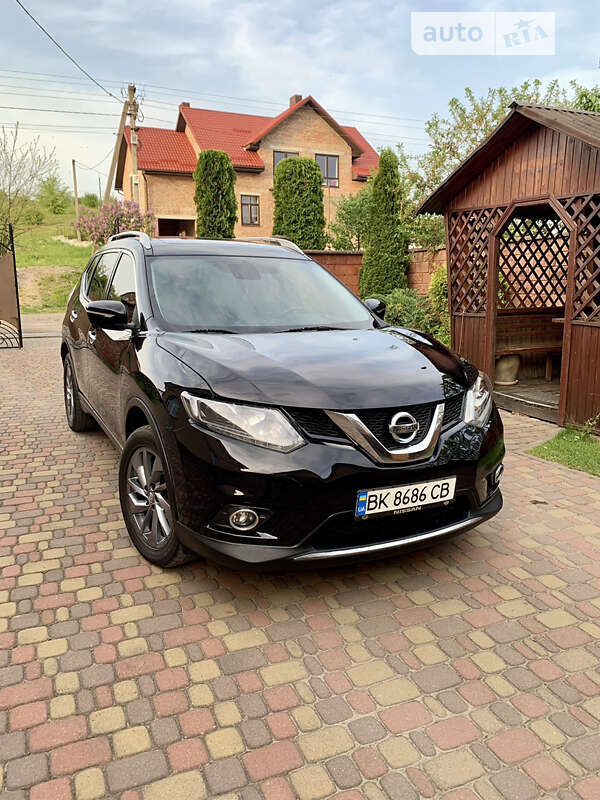 Внедорожник / Кроссовер Nissan Rogue 2014 в Ровно