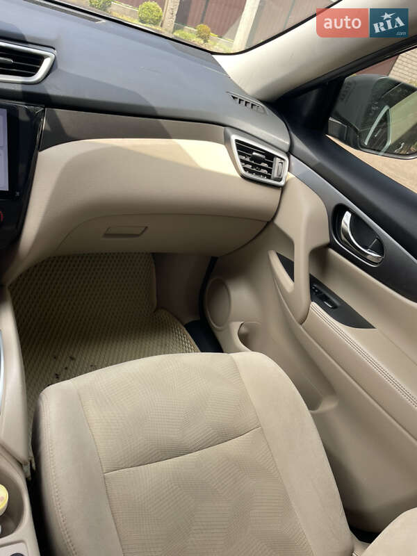 Позашляховик / Кросовер Nissan Rogue 2016 в Петровому