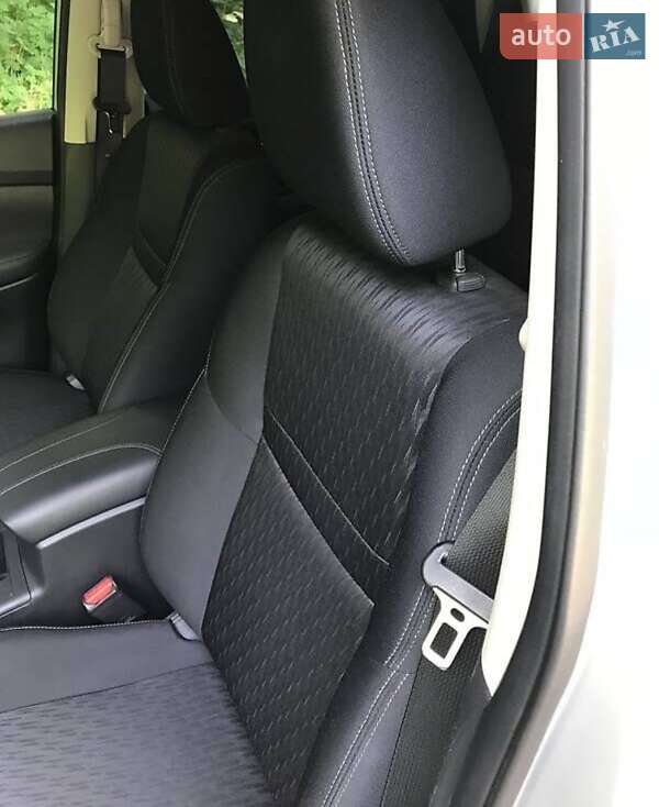 Внедорожник / Кроссовер Nissan Rogue 2017 в Житомире