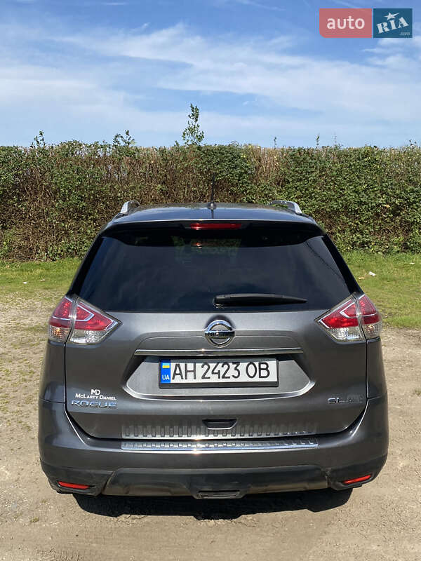 Позашляховик / Кросовер Nissan Rogue 2016 в Чернівцях