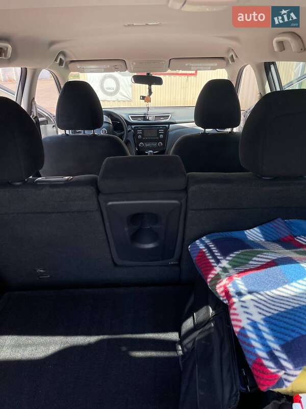 Позашляховик / Кросовер Nissan Rogue 2016 в Кривому Розі