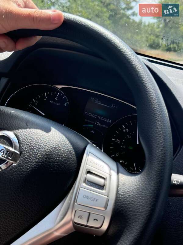 Позашляховик / Кросовер Nissan Rogue 2016 в Кривому Розі