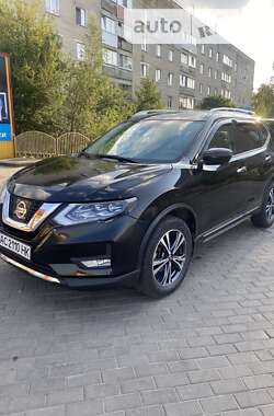 Внедорожник / Кроссовер Nissan Rogue 2017 в Владимир-Волынском