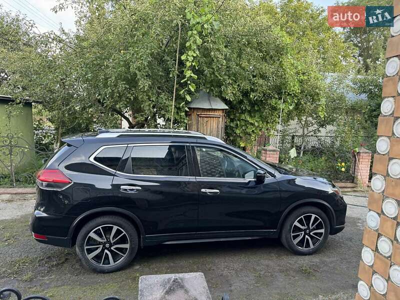 Позашляховик / Кросовер Nissan Rogue 2017 в Гусятині