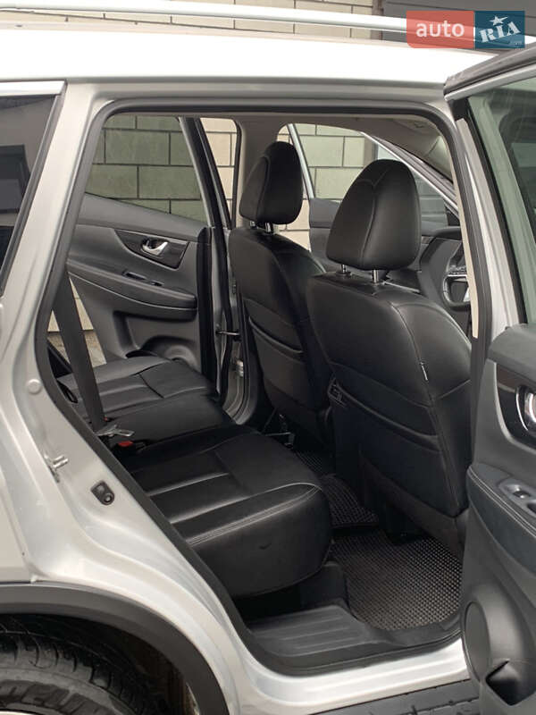 Позашляховик / Кросовер Nissan Rogue 2019 в Рівному