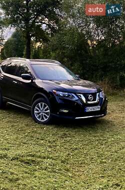 Внедорожник / Кроссовер Nissan Rogue 2018 в 