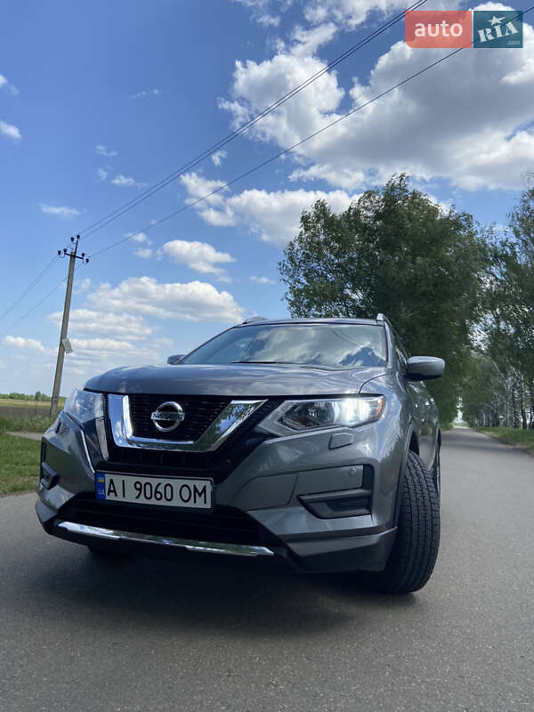 Позашляховик / Кросовер Nissan Rogue 2017 в Переяславі