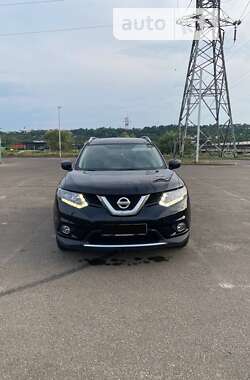 Внедорожник / Кроссовер Nissan Rogue 2015 в Черновцах