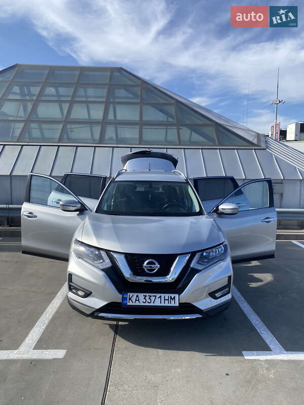 Позашляховик / Кросовер Nissan Rogue 2016 в Києві