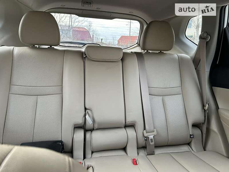 Внедорожник / Кроссовер Nissan Rogue 2016 в Николаеве