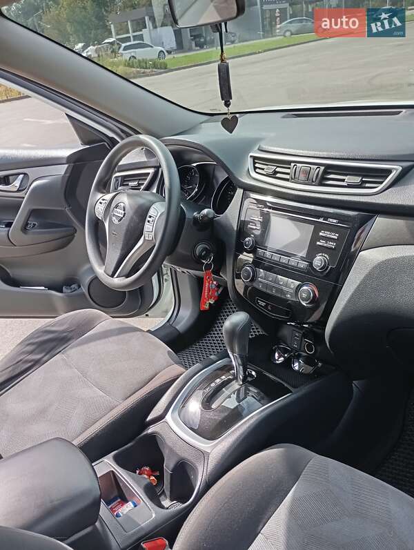 Позашляховик / Кросовер Nissan Rogue 2016 в Ірпені