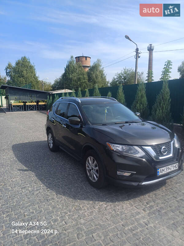 Внедорожник / Кроссовер Nissan Rogue 2017 в Коростышеве