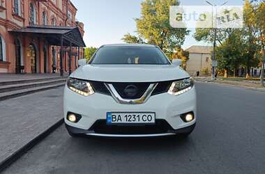 Внедорожник / Кроссовер Nissan Rogue 2015 в Александрие