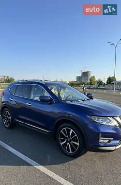 Внедорожник / Кроссовер Nissan Rogue 2018 в 
