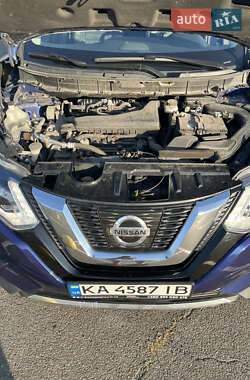 Внедорожник / Кроссовер Nissan Rogue 2018 в 