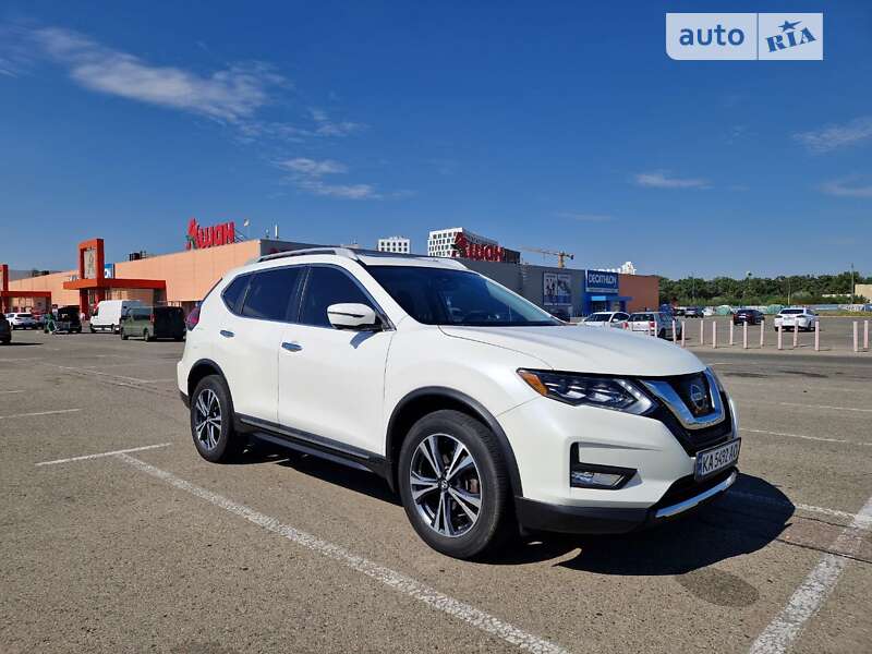 Позашляховик / Кросовер Nissan Rogue 2017 в Києві