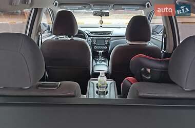 Внедорожник / Кроссовер Nissan Rogue 2016 в 