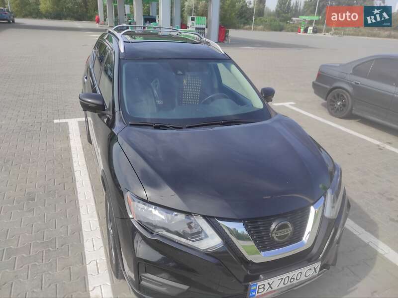 Внедорожник / Кроссовер Nissan Rogue 2018 в Каменец-Подольском
