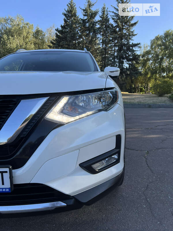 Позашляховик / Кросовер Nissan Rogue 2017 в Житомирі