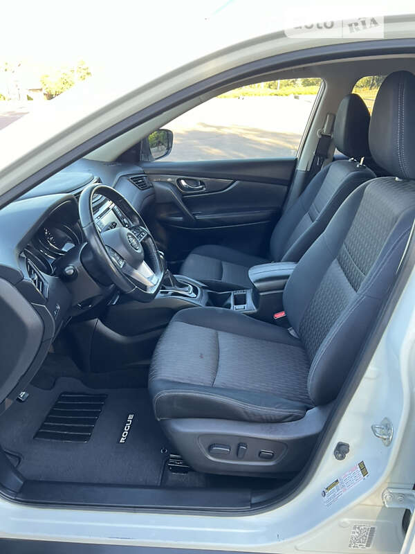 Позашляховик / Кросовер Nissan Rogue 2017 в Житомирі