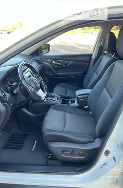 Позашляховик / Кросовер Nissan Rogue 2017 в 