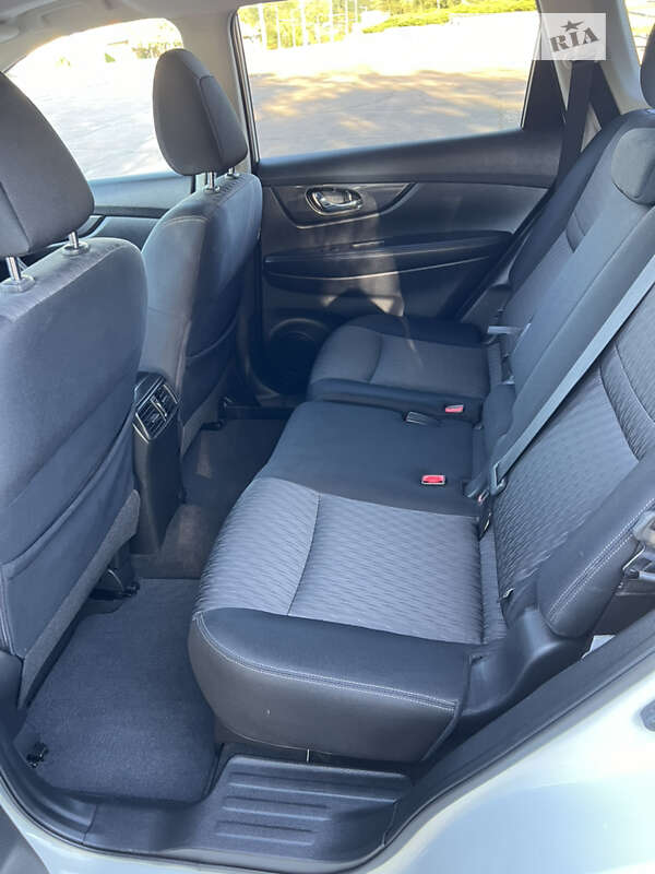 Позашляховик / Кросовер Nissan Rogue 2017 в Житомирі