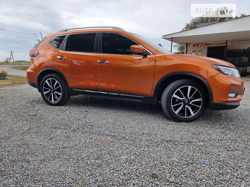 Внедорожник / Кроссовер Nissan Rogue 2018 в Сумах