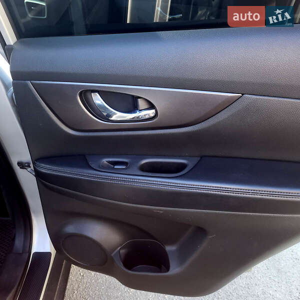 Внедорожник / Кроссовер Nissan Rogue 2016 в Киеве