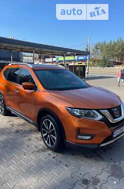 Внедорожник / Кроссовер Nissan Rogue 2017 в Буче