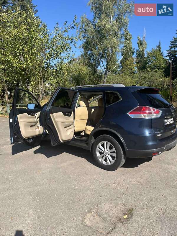 Позашляховик / Кросовер Nissan Rogue 2016 в Коростишеві