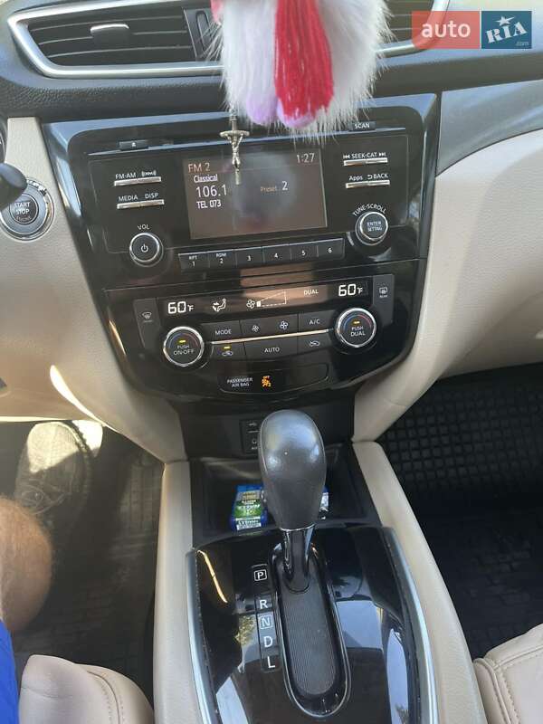 Позашляховик / Кросовер Nissan Rogue 2016 в Коростишеві