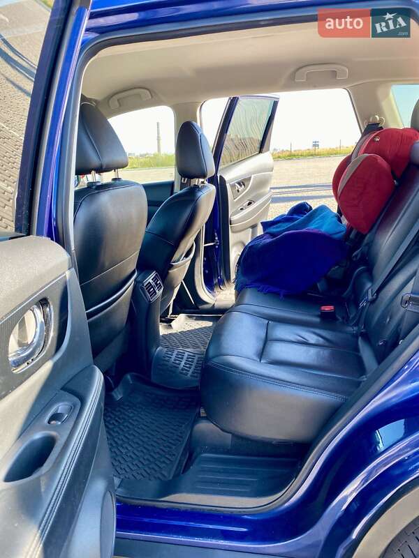 Позашляховик / Кросовер Nissan Rogue 2018 в Львові