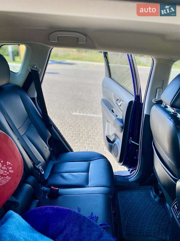 Позашляховик / Кросовер Nissan Rogue 2018 в Львові