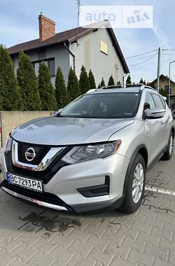 Позашляховик / Кросовер Nissan Rogue 2017 в Пустомитах