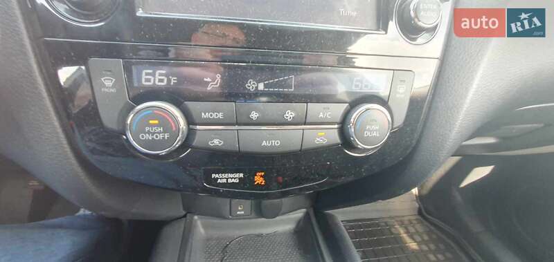 Внедорожник / Кроссовер Nissan Rogue 2015 в Полтаве