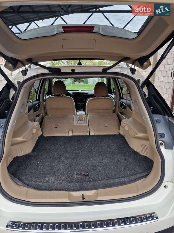 Позашляховик / Кросовер Nissan Rogue 2016 в Кам'янському