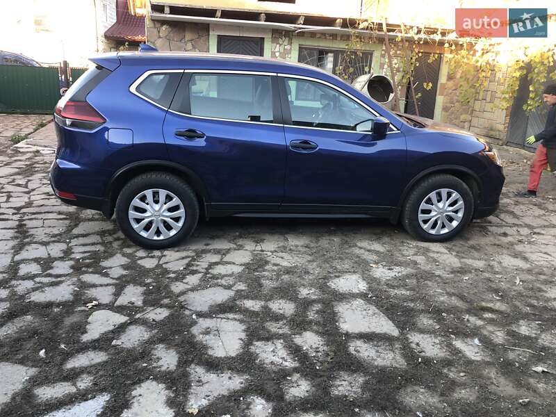 Внедорожник / Кроссовер Nissan Rogue 2017 в Тернополе