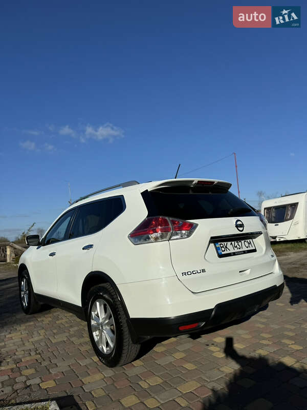 Внедорожник / Кроссовер Nissan Rogue 2015 в Сарнах