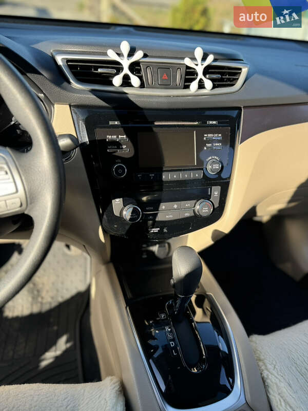 Внедорожник / Кроссовер Nissan Rogue 2015 в Сарнах