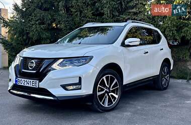 Внедорожник / Кроссовер Nissan Rogue 2017 в Тернополе