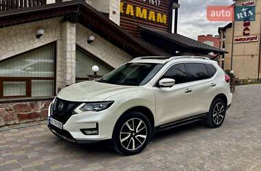 Внедорожник / Кроссовер Nissan Rogue 2017 в Тернополе